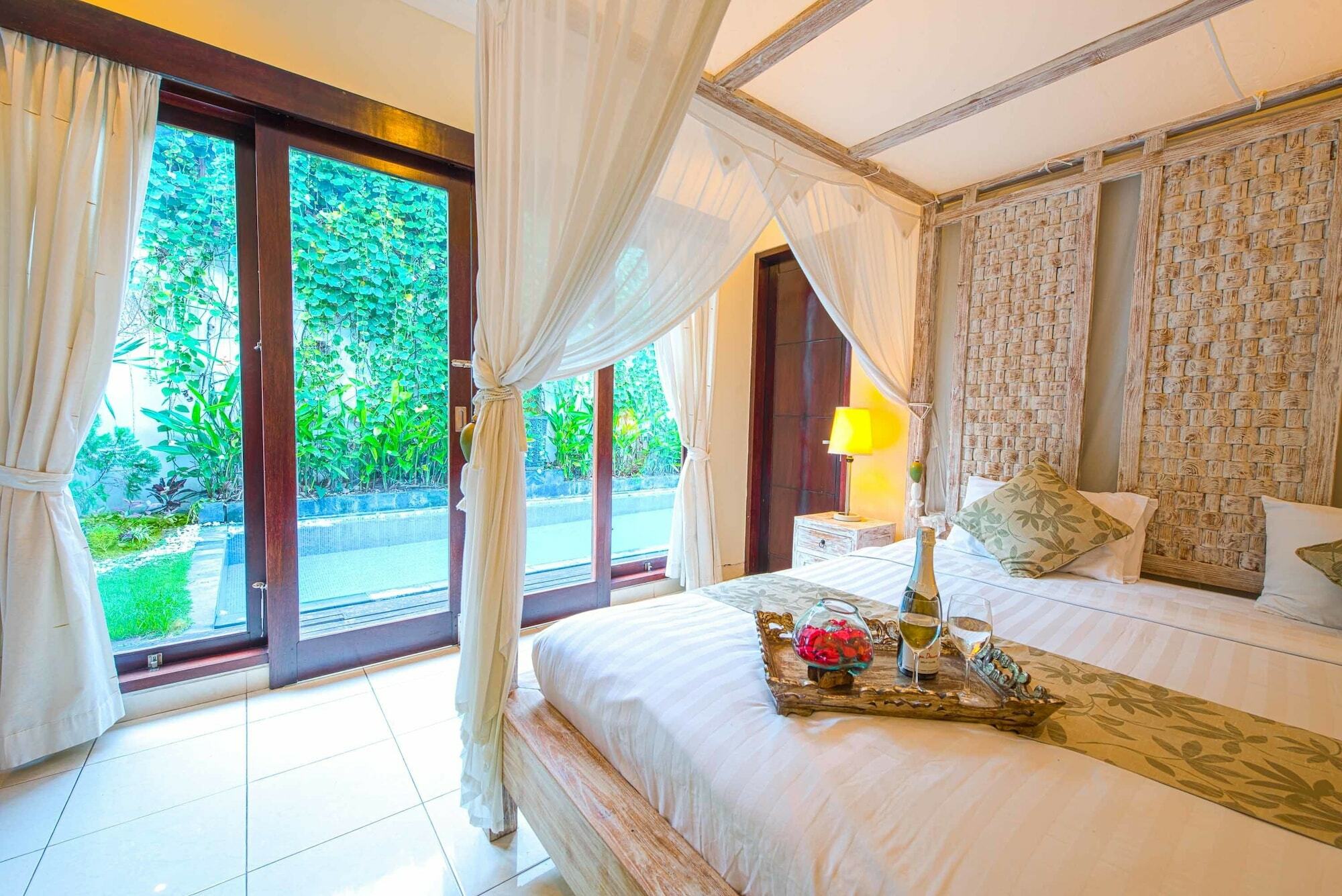 Villa Enjoy - Seminyak Center エクステリア 写真